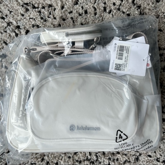 NWT LULULEMON Crossbody with Nano Pouch White Opal - Picture 8 of 10